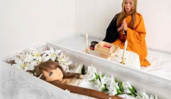 La búsqueda del descanso espiritual de muñecas sexuales