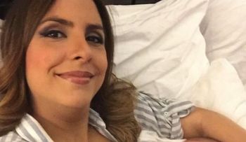 Laura Castellanos causa revuelo por fotos amamantando sus hijos