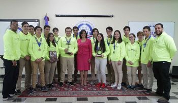 Vicepresidenta Margarita Cedeño despide finalistas en competencia robótica