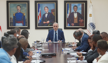 De Camps socializa políticas para fortalecer calidad educativa