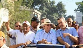 Hipólito Mejía y Luis Abinader encabezan exitosa marcha-caravana en Azua