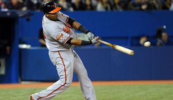 Pese a calambre, Nelson Cruz jonronea en su regreso a Texas