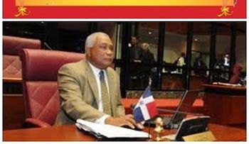 Senador felicita a maestros en su día y reconoce su labor 