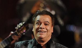 Juan Gabriel cumple su promesa de "Volver" 