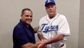 Manager Pat Kelly en la "cuerda floja"; posiciones Round Robin; juegos de este viernes