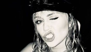  Miley Cyrus y su sensual topless del que todos hablan 