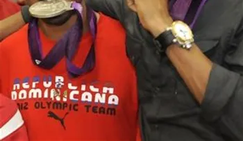 ¿Por qué los campeones olímpicos muerden sus medallas?