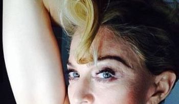Madonna con su axila sin depilarse