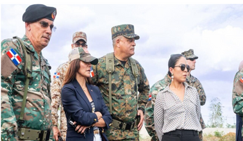Defensa y embajadora de Estados Unidos recorren frontera en Dajabón