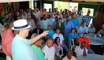 Mejía oficializa sus aspiraciones