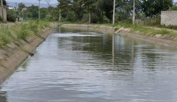 Hallan cadáver de una mujer en aguas del canal Ulises Francisco Espaillat, en Santiago