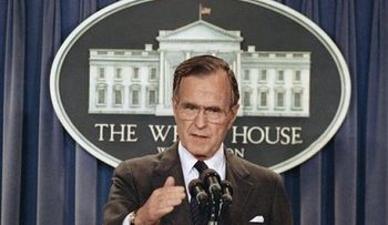 Bush padre hospitalizado por problemas respiratorios