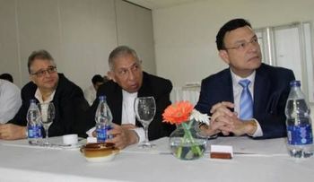 Pimentel Kareh presenta proyecto Plaza 30 de Marzo en Santiago
