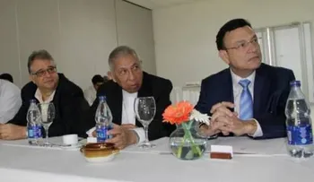 Pimentel Kareh presenta proyecto Plaza 30 de Marzo en Santiago