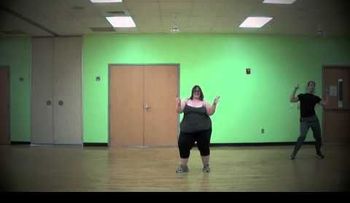 Una bailarina de 172 kilos conquista internet (VIDEO)