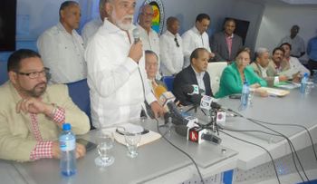 Alcaldes PRD eligen a Fausto Ruiz director de Fedomu