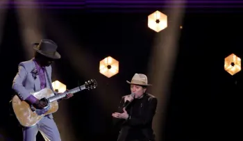 Joaquín Sabina elige "Tan joven y tan viejo" en su vuelta a un escenario