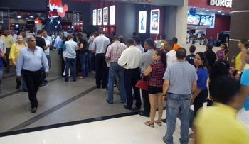 Salas repleta de publico para ver película â??El Teniente Amado