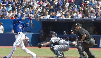Azulejos vencen a Yanquis con jonrón de Bautista 