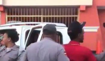 PN apresa a un hombre para le pida matrimonio a su novia en Moca