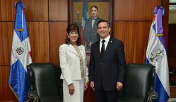Embajadora destaca interés EEUU colaborar con RD en fortalecimiento de la Justicia