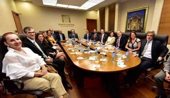 Valdez Albizu analiza con SIV nuevos marcos que dinamizarán el mercado de valores dominicano