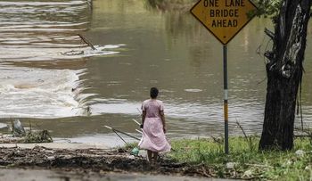 Funcionarios de emergencia no estaban trabajando la noche de las inundaciones en Texas