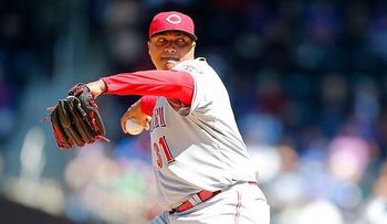 Dominicano Simón guía a Rojos sobre Cachorros