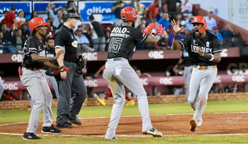 Leones remontan en SFM para mantener invicto