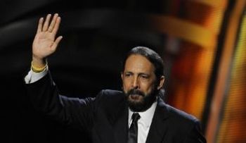 Juan Luis Guerra celebra el Grammy Latino al mejor álbum tropical con AsondeGuerra