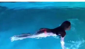 El duro y sexy entrenamiento de Shakira en una piscina de noche