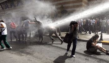 Varios heridos en una protesta contra la eliminación de un parque en Estambul