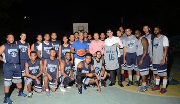 Grupo Blandino apadrina y dona uniformes al conjunto de baloncesto Lobos del Ozama
