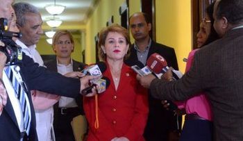 Tema reelección genera revuelo: Lucía Medina Según Constitución 2015, Danilo puede ir 