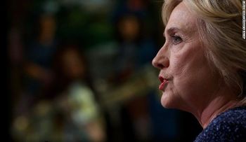 Clinton tiene una neumonía leve no contagiosa, dice su médico