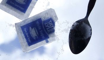 Dulce pero mortal: científicos explican cómo el azúcar podría inducir al cáncer