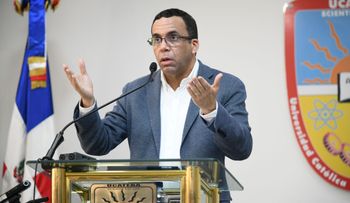Andrés Navarro: Principal problema del país es la debilidad institucional