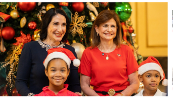 El Palacio Nacional encendió su árbol y abrió la Navidad
