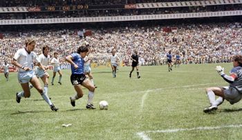 La FIFA recuerda el "Gol del siglo" de Maradona con un video comentado por grandes estrellas del fútbol