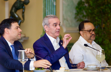 Luis Abinader reafirma apoyo al sector artístico