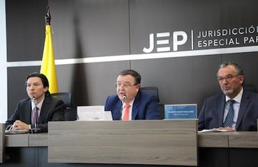 Justicia colombiana imputa a 27 excomandantes de las FARC por crímenes de guerra y lesa humanidad