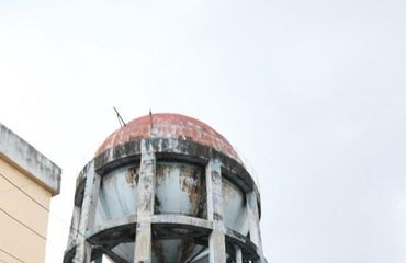 Residentes de Villa Juana denuncian falta de respuesta de CAASD por tanque deteriorado