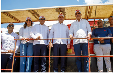 Abinader destaca mecanización agrícola en visita a Productos Linda