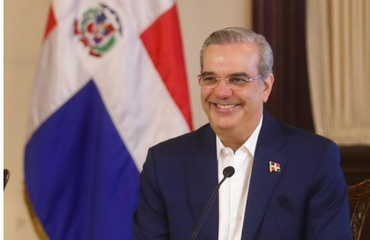 Abinader viajará a Miami para recibir reconocimiento económico