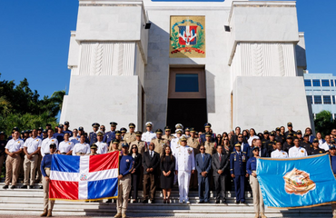 Lee Ballester defiende acciones migratorias frente al Altar de la Patria