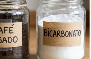 Mezclar café usado con bicarbonato: solución práctica para el hogar
