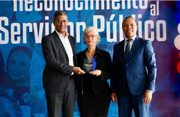 Intrant reconoce a 56 servidores públicos