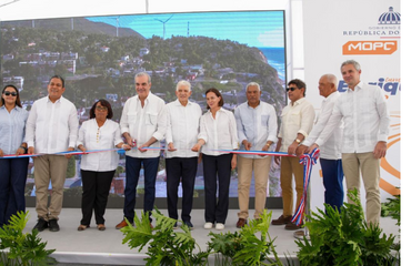 Abinader inaugura carretera Enriquillo-El Higüero