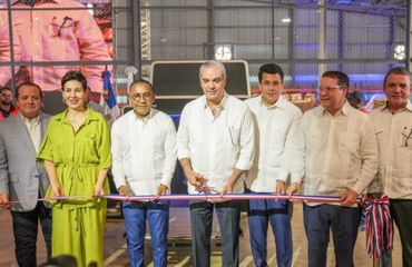 Abinader y Sanz Lovatón inauguran nueva terminal courier en AILA