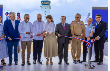 Raquel Peña inaugura torre de control en Base de San Isidro
